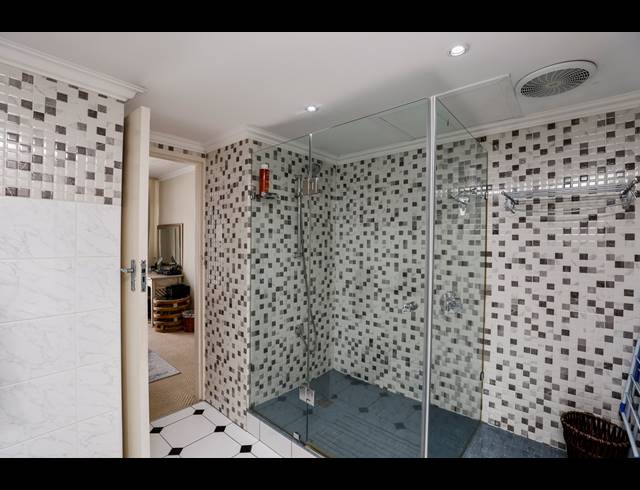 3 BEDROOM APARTMENT FOR SALE IN UMHLANGA CENTRAL